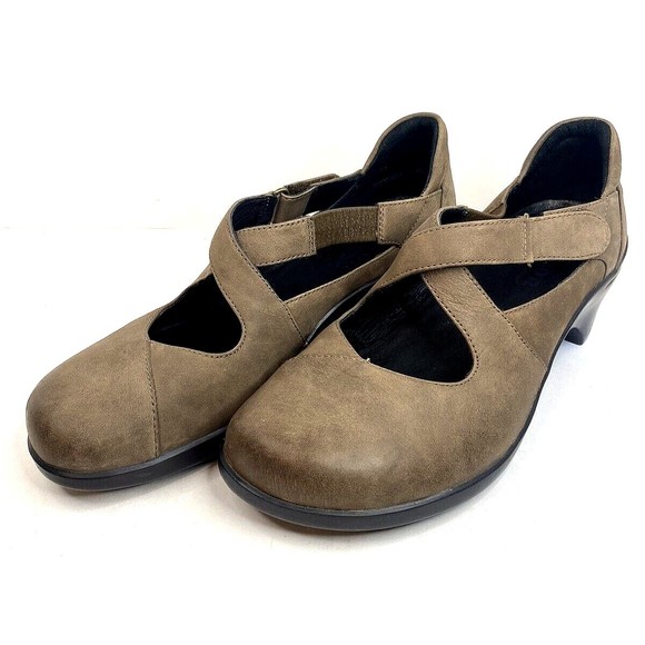 Aravon Shoes Womens 9 Criss Cross Strap Mary Jane‎ Brown Leather Low Wedge Heels - Picture 1 of 9